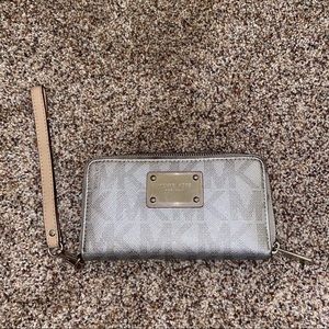 Michael Kors wristlet